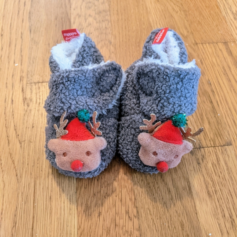 Fleece Christmas booties with reindeer for 6-month baby